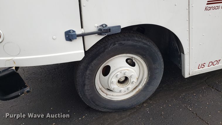 image for item EU9864 1996 Chevrolet P30 Utilimaster delivery truck