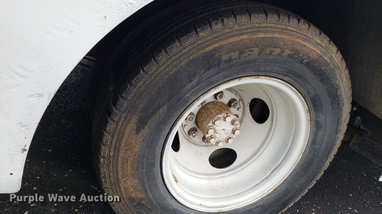 image for item EU9864 1996 Chevrolet P30 Utilimaster delivery truck