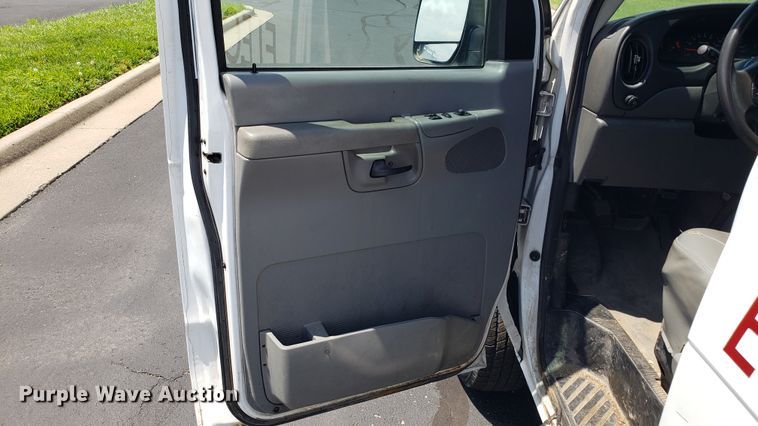 image for item EU9867 2008 Ford E250 van