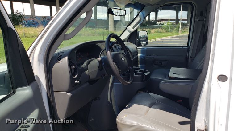 image for item EU9867 2008 Ford E250 van