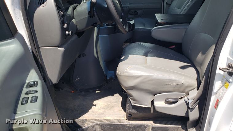 image for item EU9867 2008 Ford E250 van