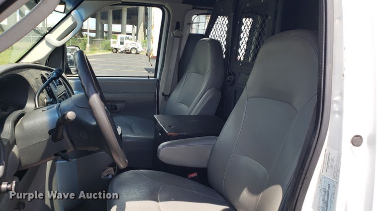 image for item EU9867 2008 Ford E250 van