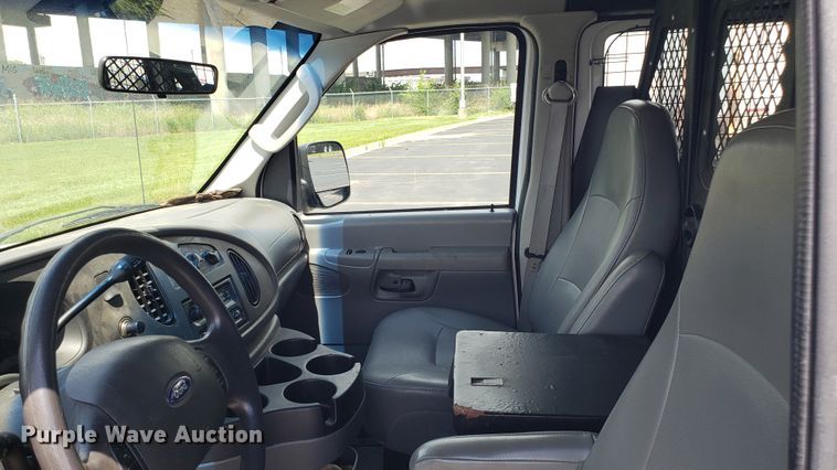 image for item EU9867 2008 Ford E250 van