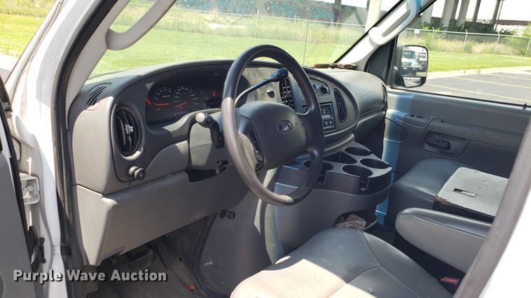 image for item EU9867 2008 Ford E250 van