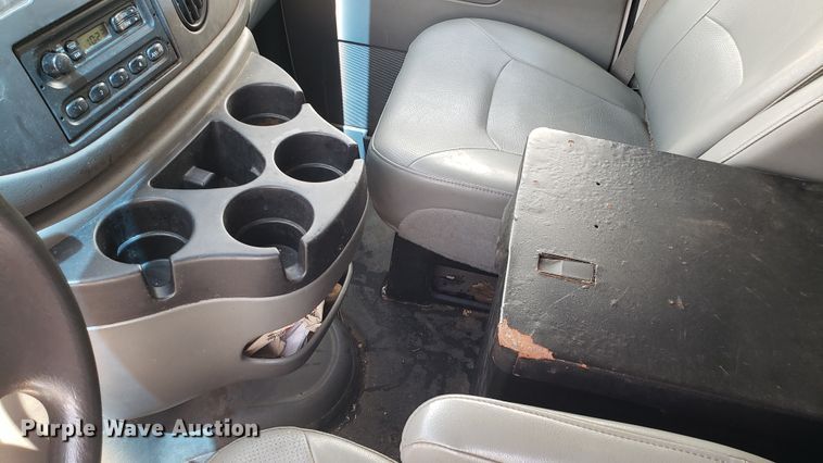 image for item EU9867 2008 Ford E250 van