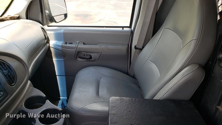 image for item EU9867 2008 Ford E250 van