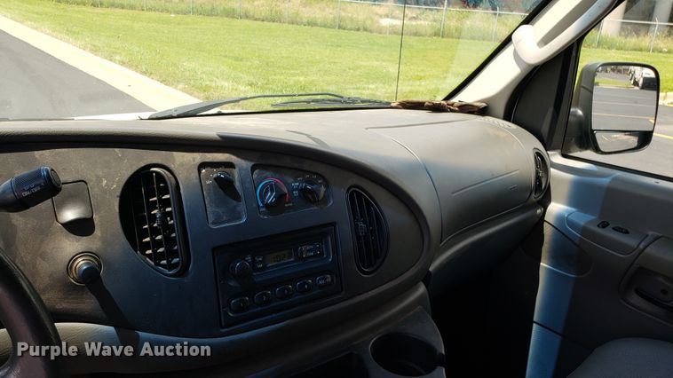 image for item EU9867 2008 Ford E250 van