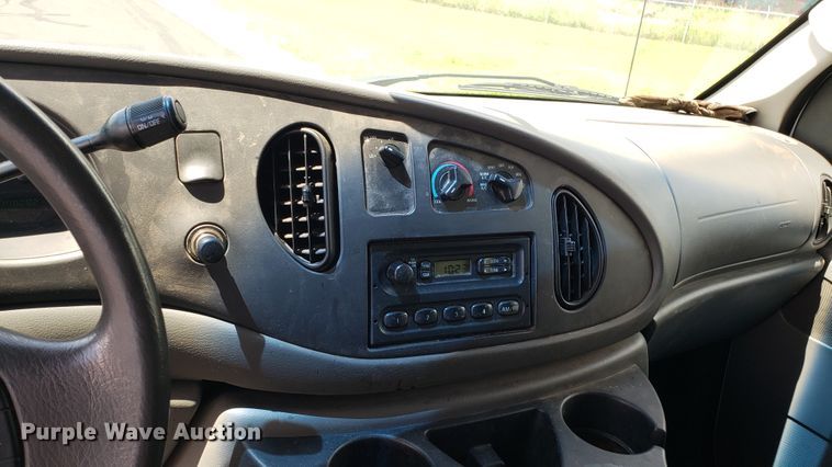 image for item EU9867 2008 Ford E250 van