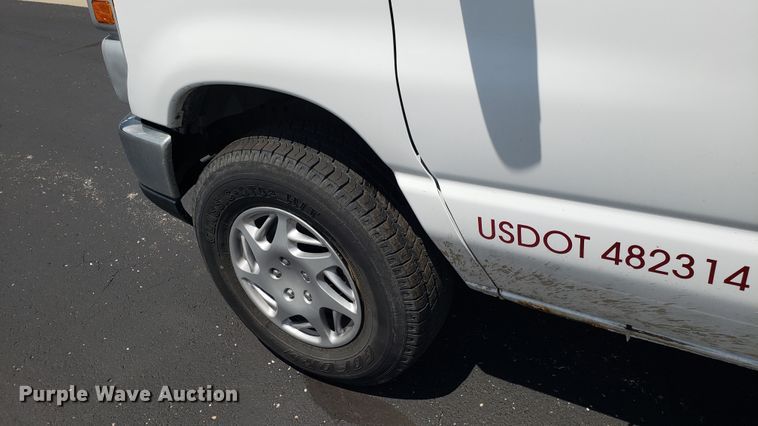 image for item EU9867 2008 Ford E250 van