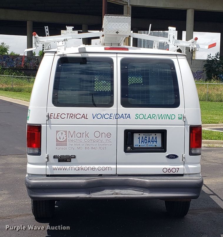 image for item EU9868 2006 Ford E250 van