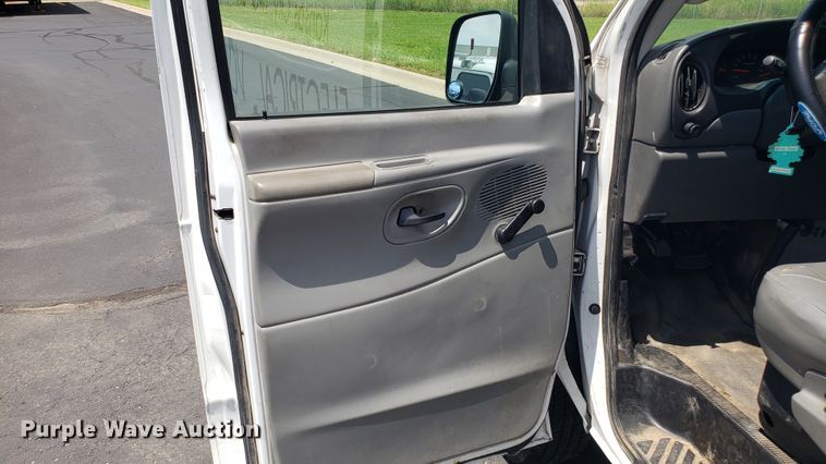 image for item EU9868 2006 Ford E250 van