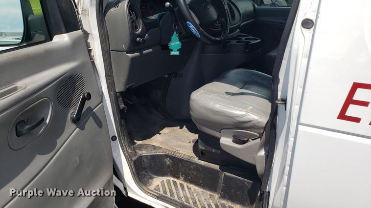 image for item EU9868 2006 Ford E250 van