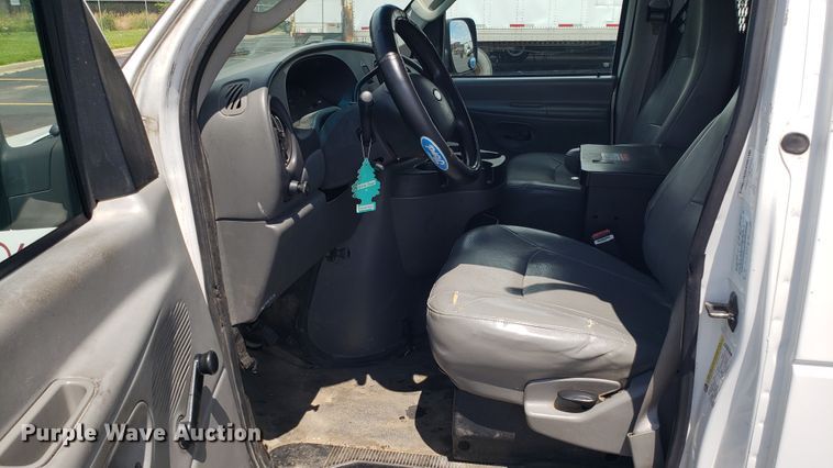 image for item EU9868 2006 Ford E250 van
