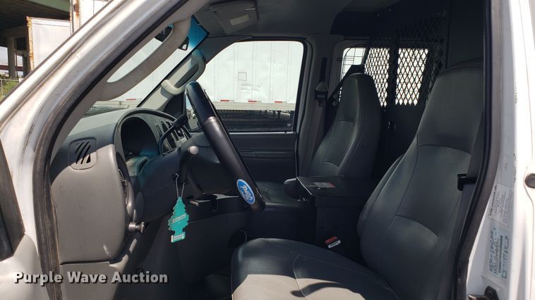 image for item EU9868 2006 Ford E250 van