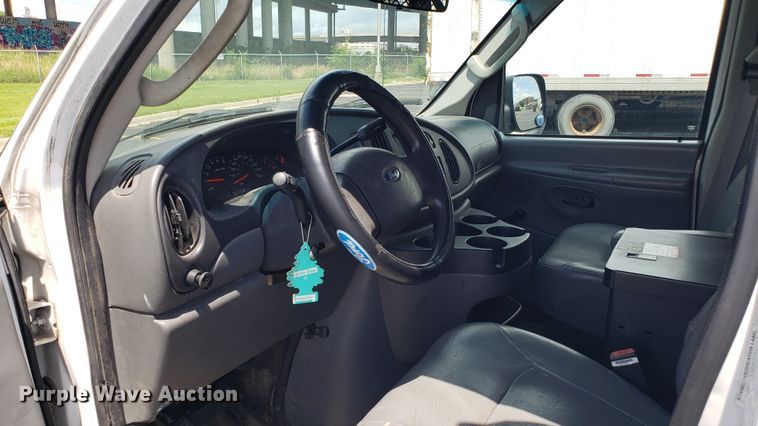 image for item EU9868 2006 Ford E250 van