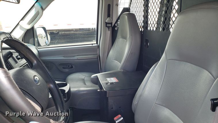 image for item EU9868 2006 Ford E250 van