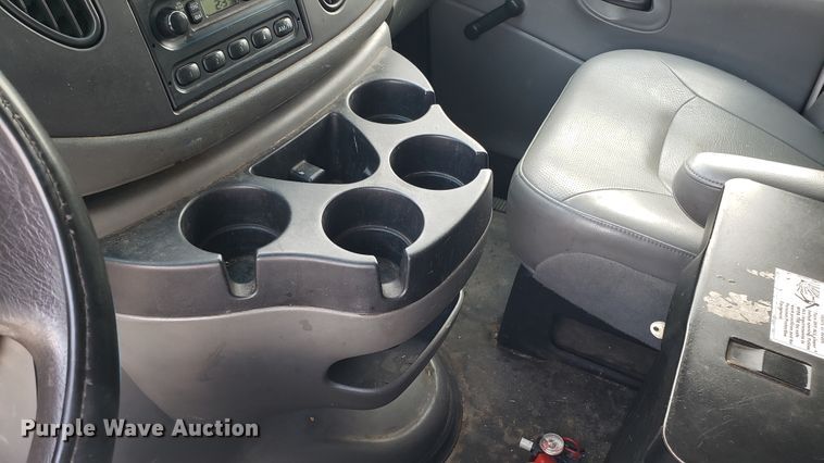 image for item EU9868 2006 Ford E250 van