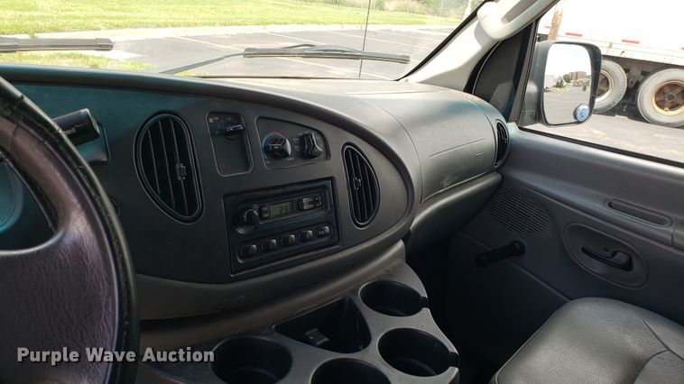 image for item EU9868 2006 Ford E250 van
