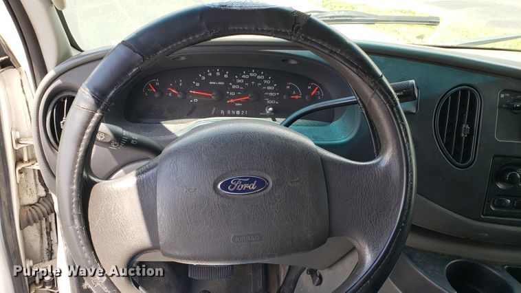image for item EU9868 2006 Ford E250 van