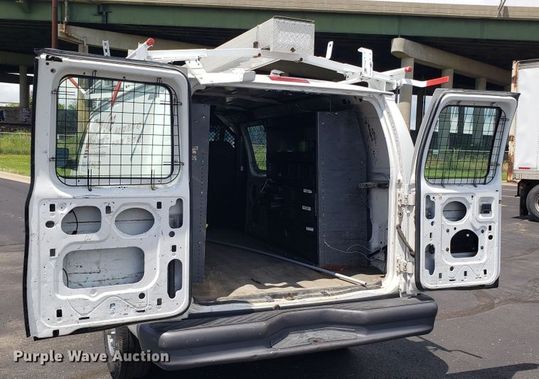 image for item EU9868 2006 Ford E250 van