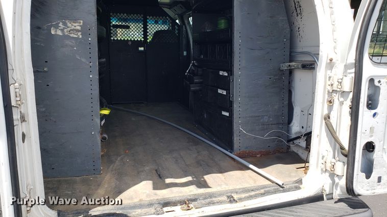 image for item EU9868 2006 Ford E250 van