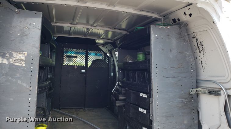 image for item EU9868 2006 Ford E250 van