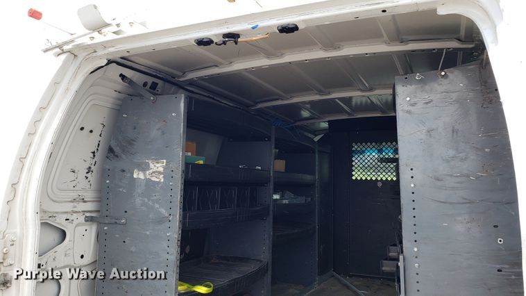 image for item EU9868 2006 Ford E250 van