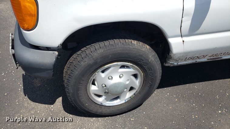 image for item EU9868 2006 Ford E250 van
