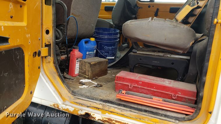 image for item EU9870 1996 International 4900 Crew Cab dump truck