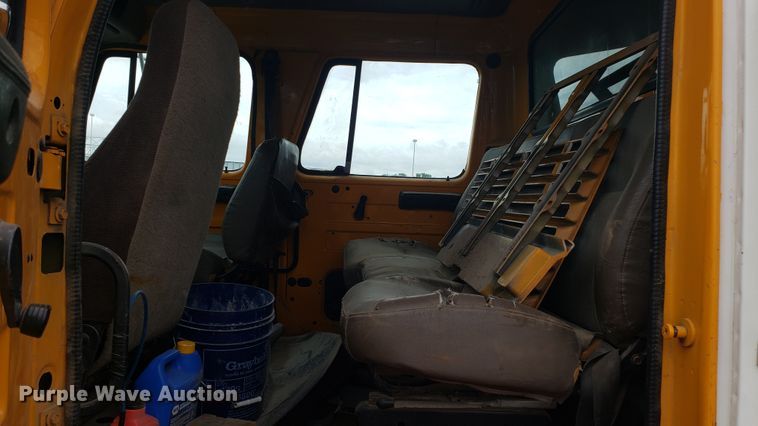 image for item EU9870 1996 International 4900 Crew Cab dump truck