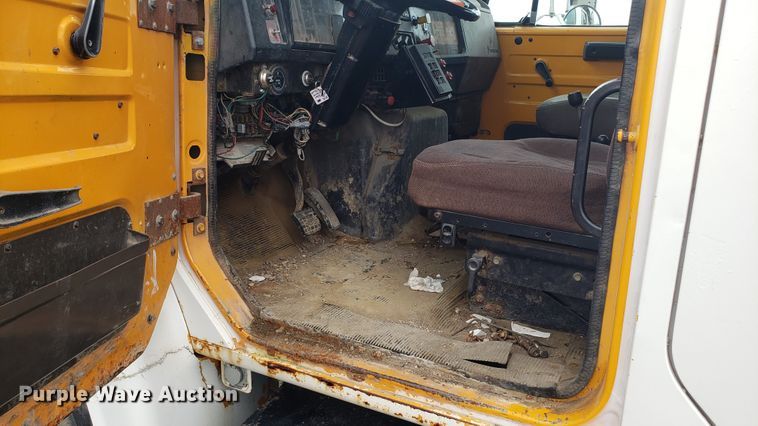 image for item EU9870 1996 International 4900 Crew Cab dump truck