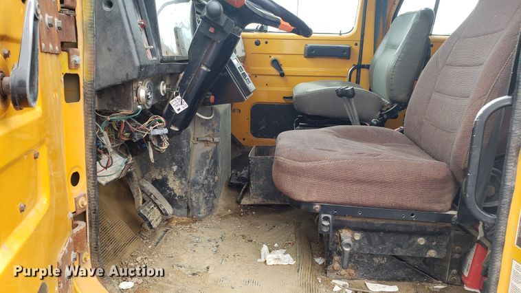 image for item EU9870 1996 International 4900 Crew Cab dump truck