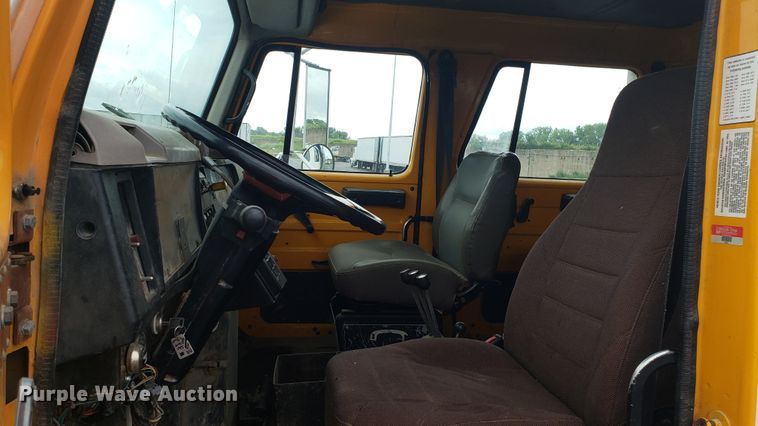 image for item EU9870 1996 International 4900 Crew Cab dump truck