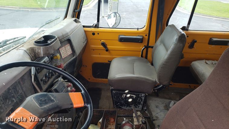 image for item EU9870 1996 International 4900 Crew Cab dump truck