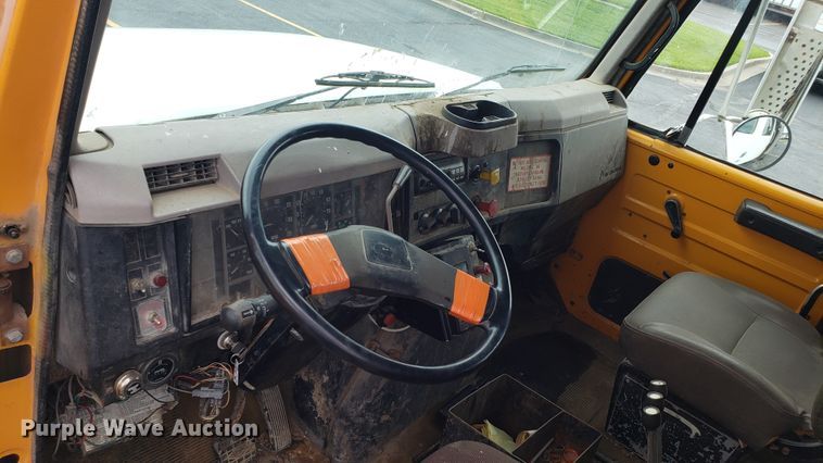 image for item EU9870 1996 International 4900 Crew Cab dump truck