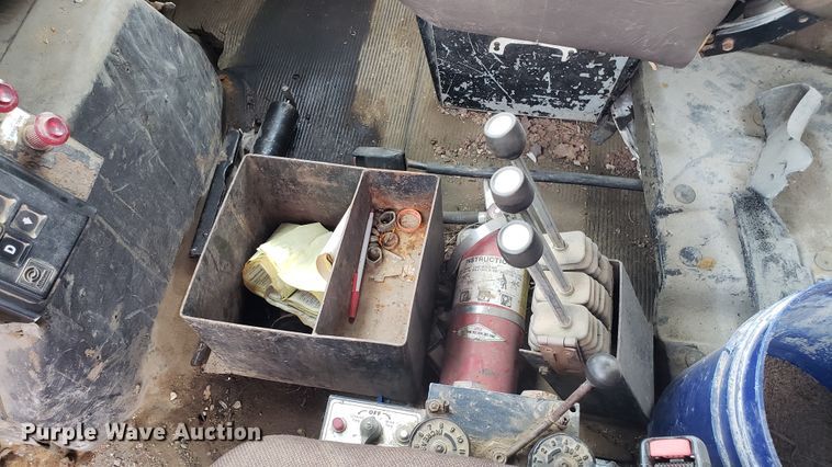 image for item EU9870 1996 International 4900 Crew Cab dump truck