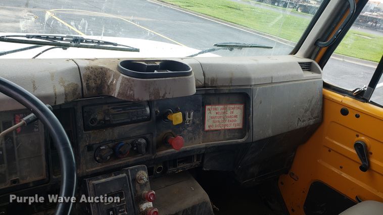 image for item EU9870 1996 International 4900 Crew Cab dump truck