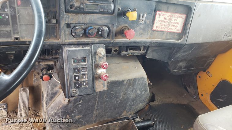 image for item EU9870 1996 International 4900 Crew Cab dump truck