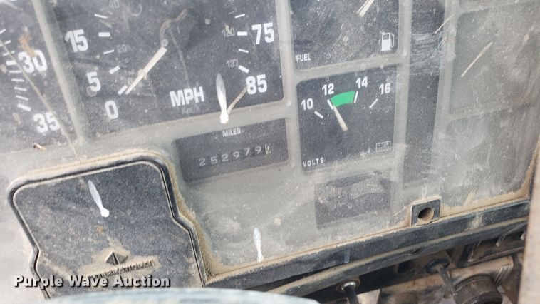 image for item EU9870 1996 International 4900 Crew Cab dump truck