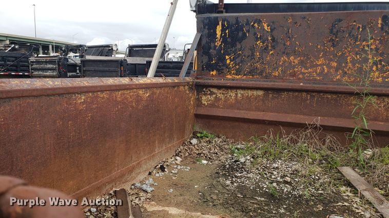 image for item EU9870 1996 International 4900 Crew Cab dump truck