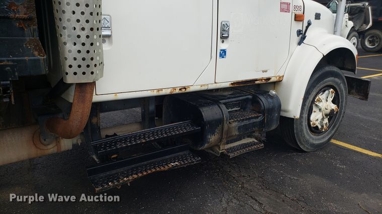 image for item EU9870 1996 International 4900 Crew Cab dump truck