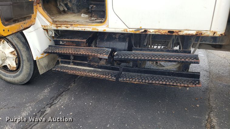 image for item EU9870 1996 International 4900 Crew Cab dump truck