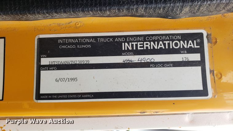 image for item EU9870 1996 International 4900 Crew Cab dump truck