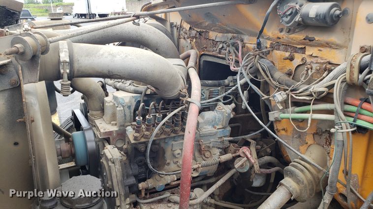 image for item EU9870 1996 International 4900 Crew Cab dump truck