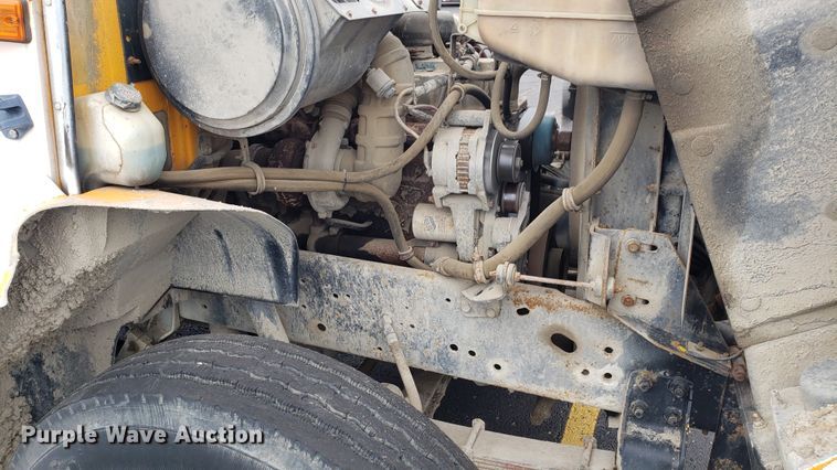 image for item EU9870 1996 International 4900 Crew Cab dump truck