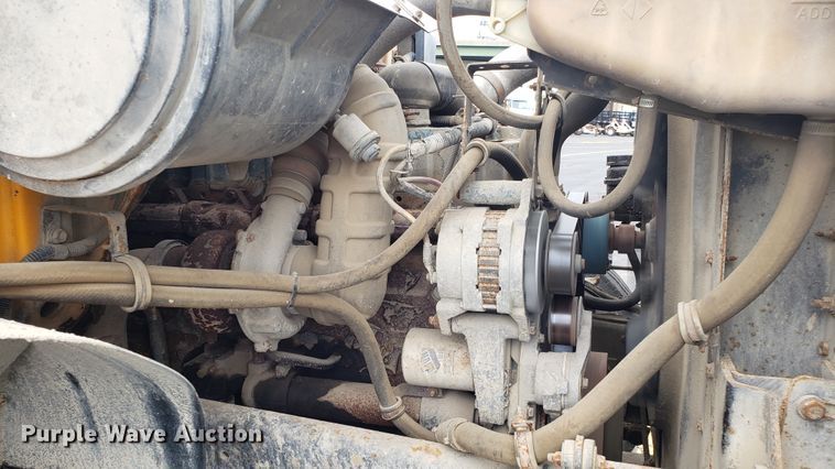 image for item EU9870 1996 International 4900 Crew Cab dump truck