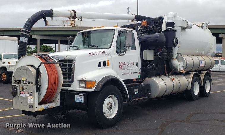 image for item EU9871 2001 Sterling L Line hydrovac truck