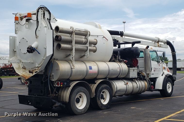 image for item EU9871 2001 Sterling L Line hydrovac truck