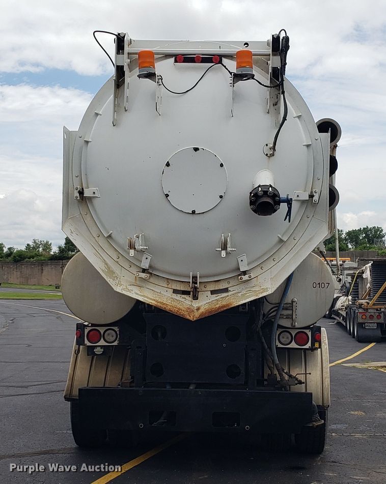 image for item EU9871 2001 Sterling L Line hydrovac truck