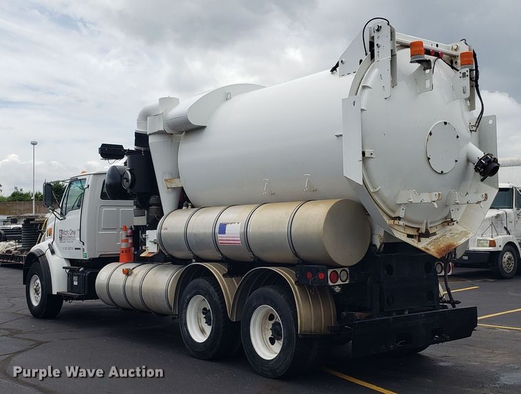 image for item EU9871 2001 Sterling L Line hydrovac truck